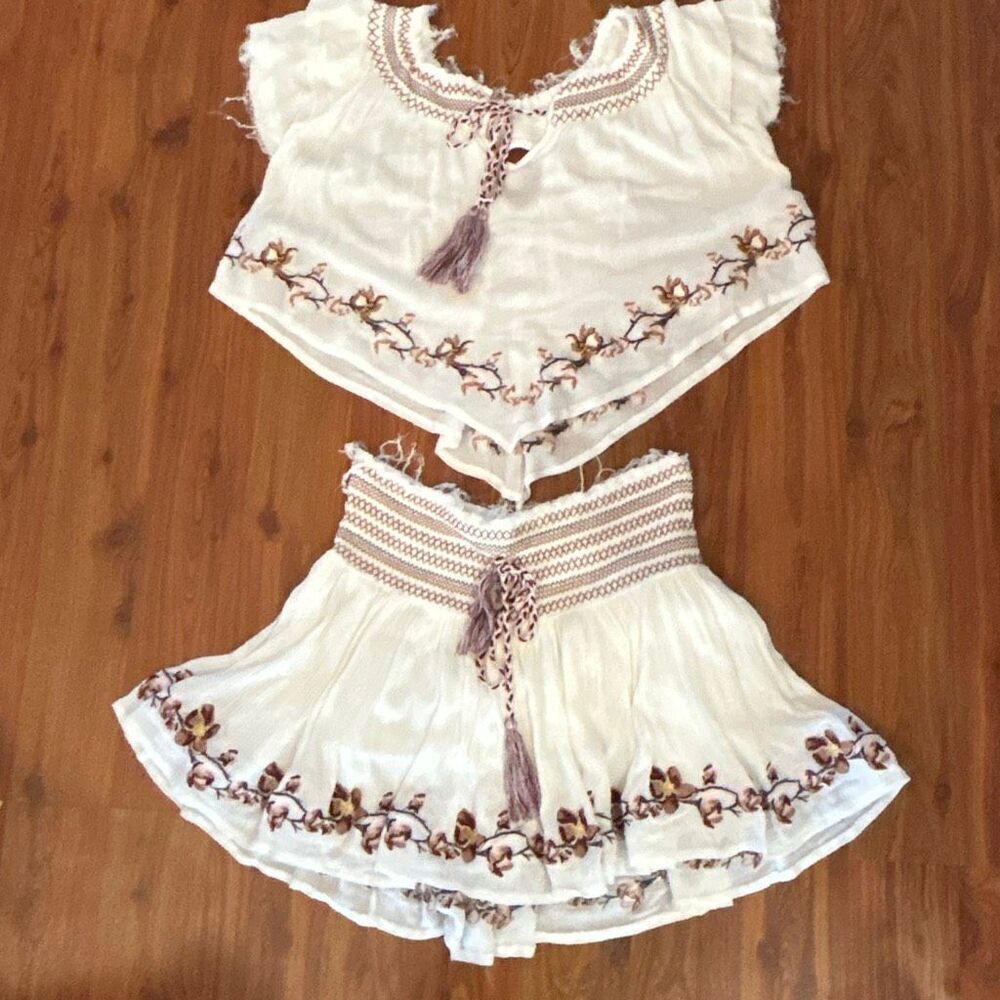 Surf Gypsy cream embroidered top and skirt set size small with tassel front